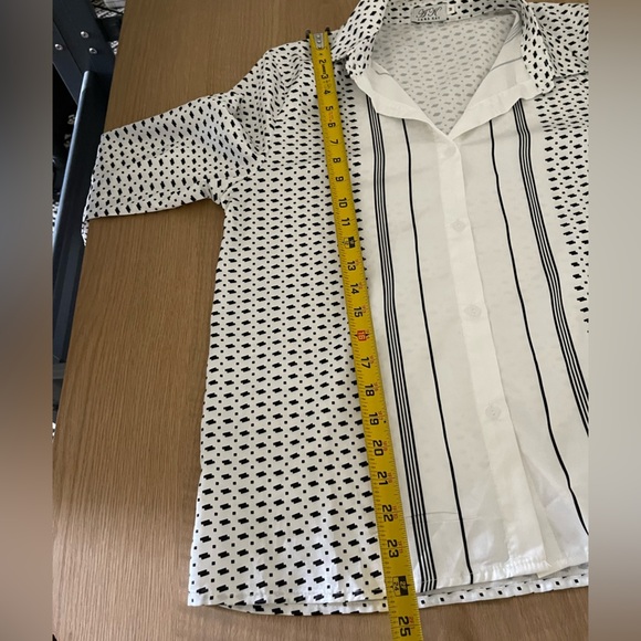 Anna Kay|Satin button down Long Sleeve in Geometric black & White print•••France - Picture 9 of 10